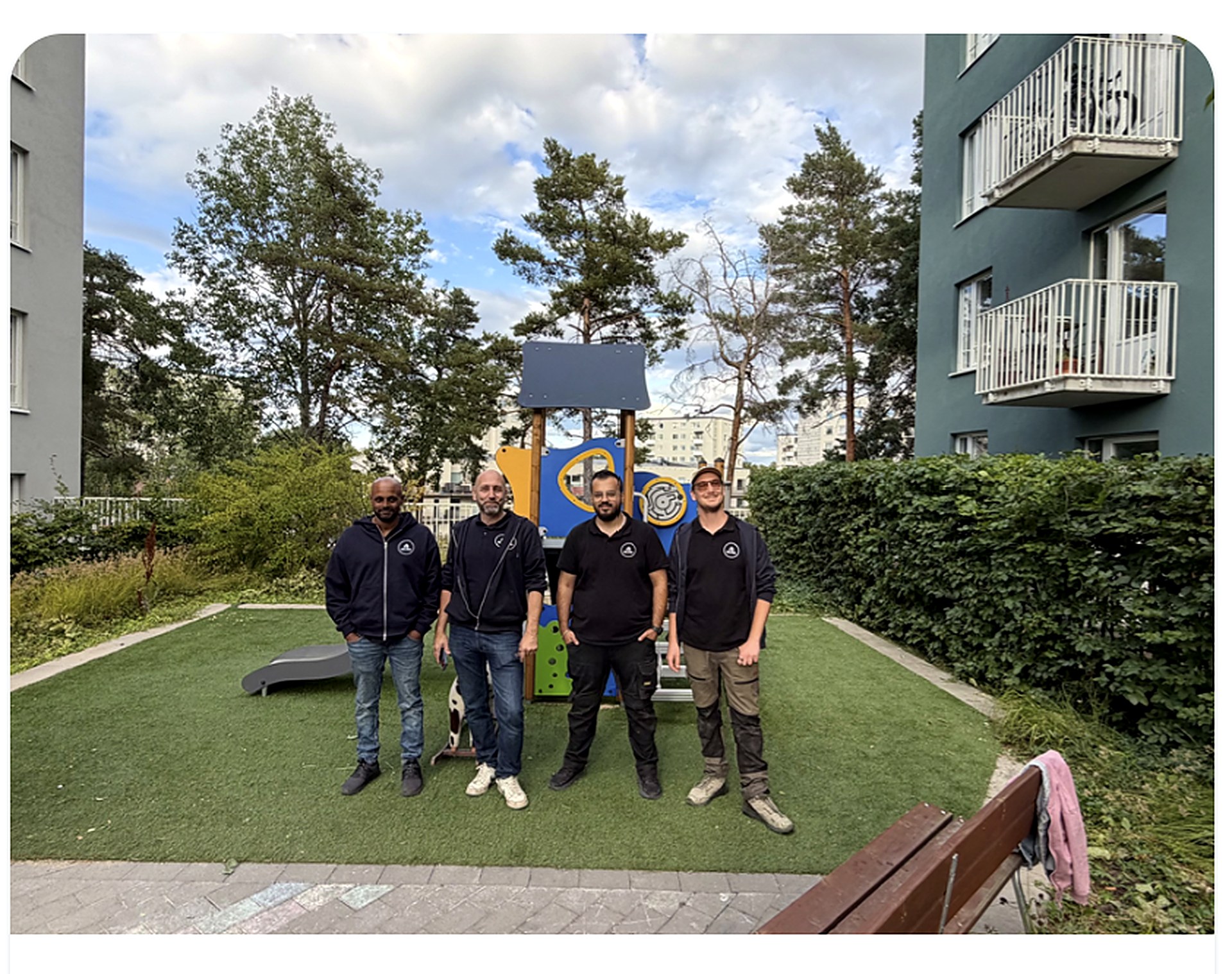 BraHems team på plats i en bostadsgård